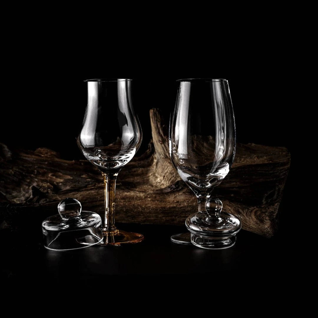 In this photo Amber Tasting Box – 2 Hand-Blown Whisky Glasses with Lids – Amber Glass Mood4whisky