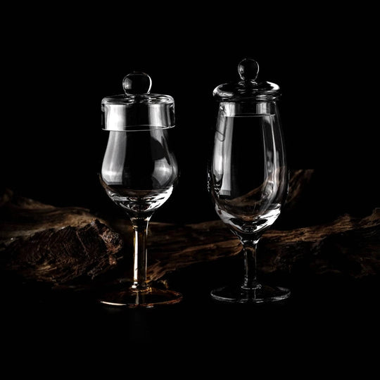 In this photo Amber Tasting Box – 2 Hand-Blown Whisky Glasses with Lids – Amber Glass Mood4whisky