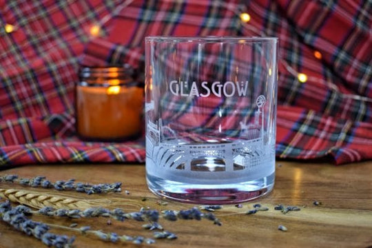 In this photo Glencairn Whisky tumbler Skyline Glasgow Mood4Whisky