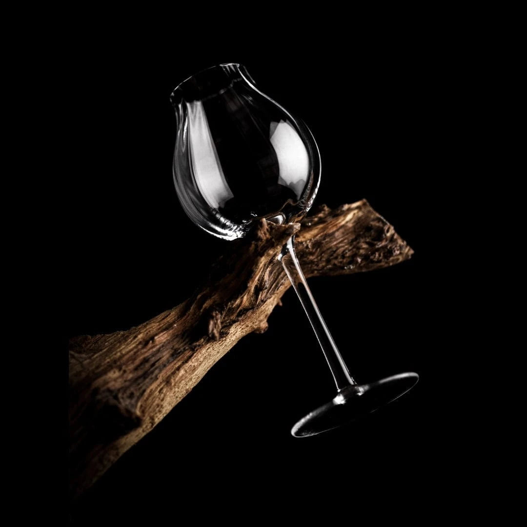 In this photo Whisky Glass G600 – 200 ml – Hand-Blown – Amber Glass Mood4whisky