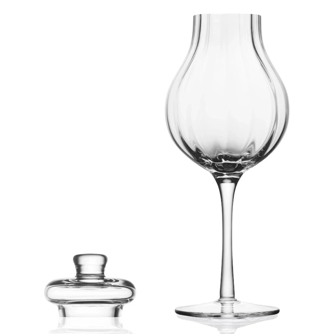 In this photo Whisky Glass G610 – 200 ml – with Lid – Hand-Blown – Amber Glass Mood4whisky
