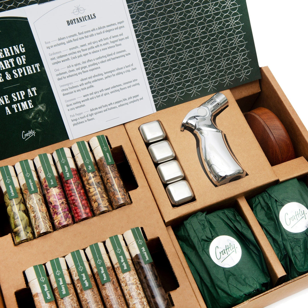 In this photo Whisky Smoker Set - Extensive Gift Set - Craftly MoodCompanyNL